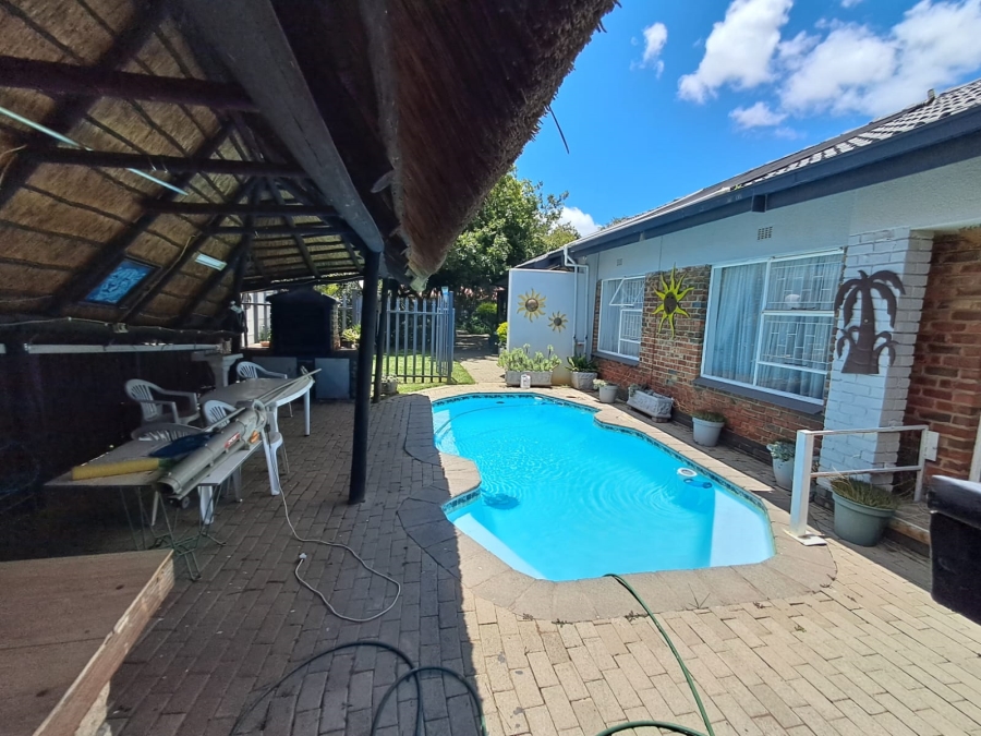 4 Bedroom Property for Sale in Naudeville Free State